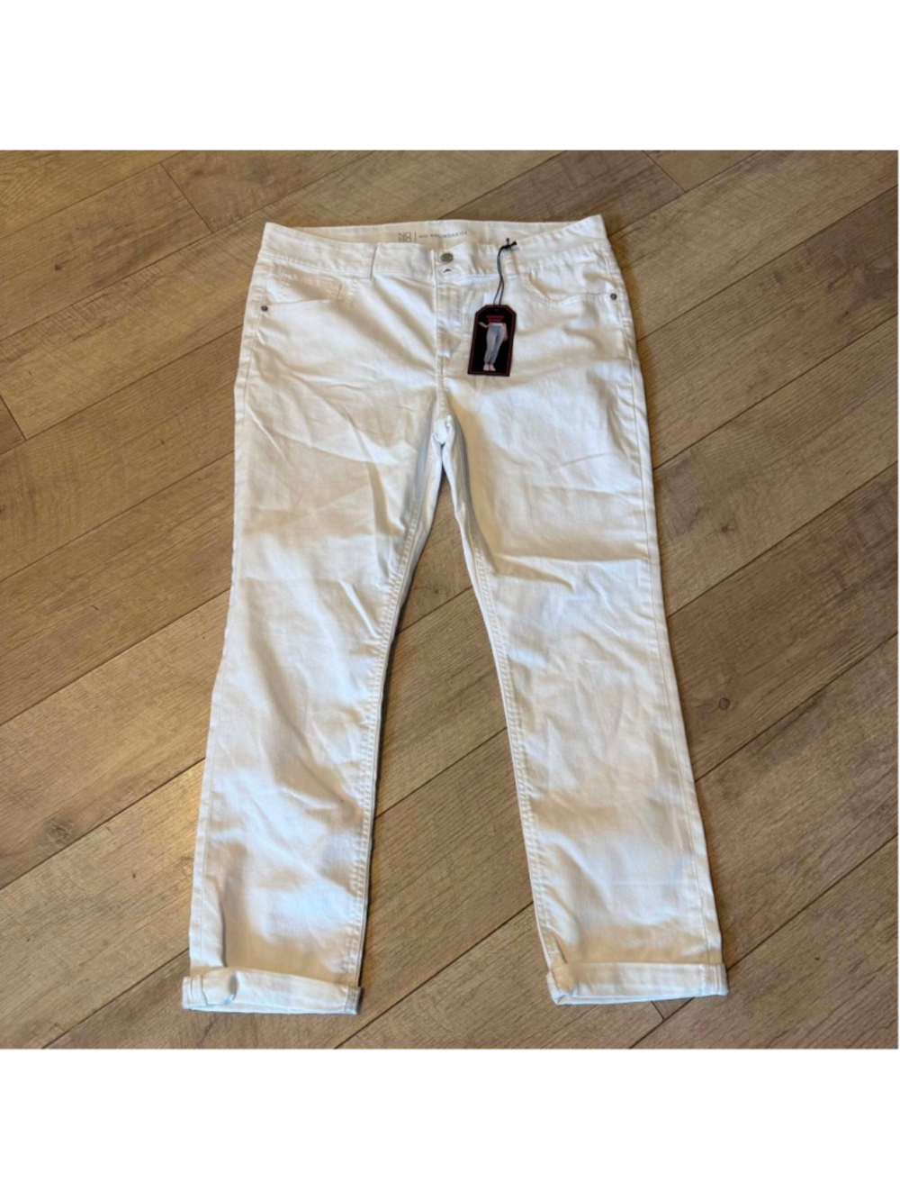 New Women's No Boundaries Cropped Skinny Jeans One Size White